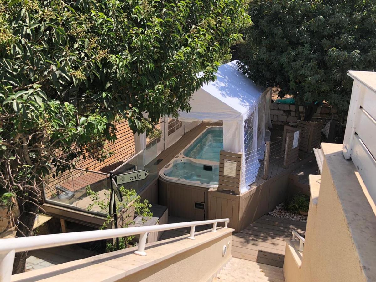 אוסנתה סוויטת בוטיק עם בריכה פרטית Villa Kefar Weradim Exterior photo